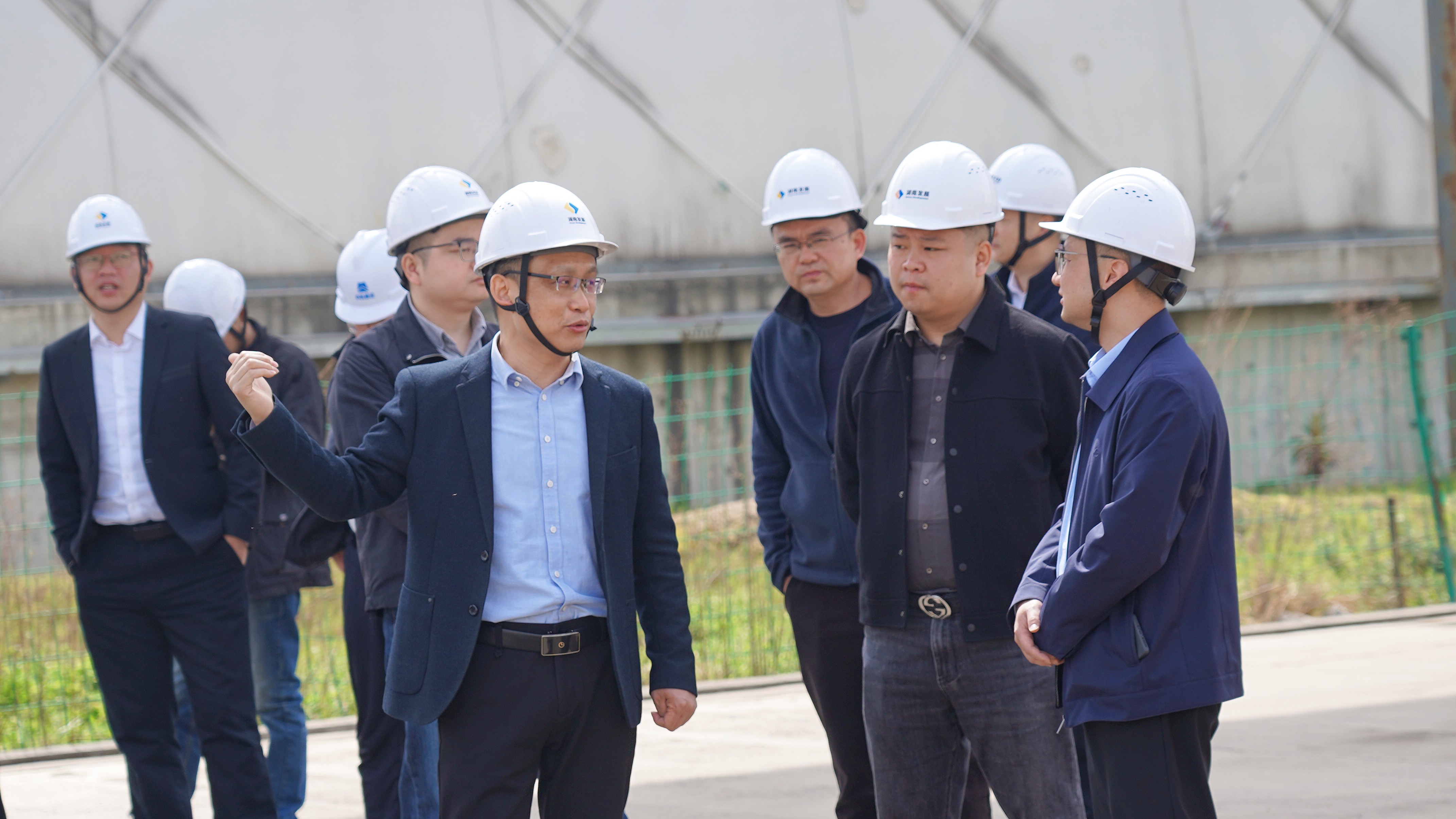 沅江市副市長(zhǎng)雷亮調(diào)研湖南發(fā)展機(jī)制砂和砂石集散中心項(xiàng)目