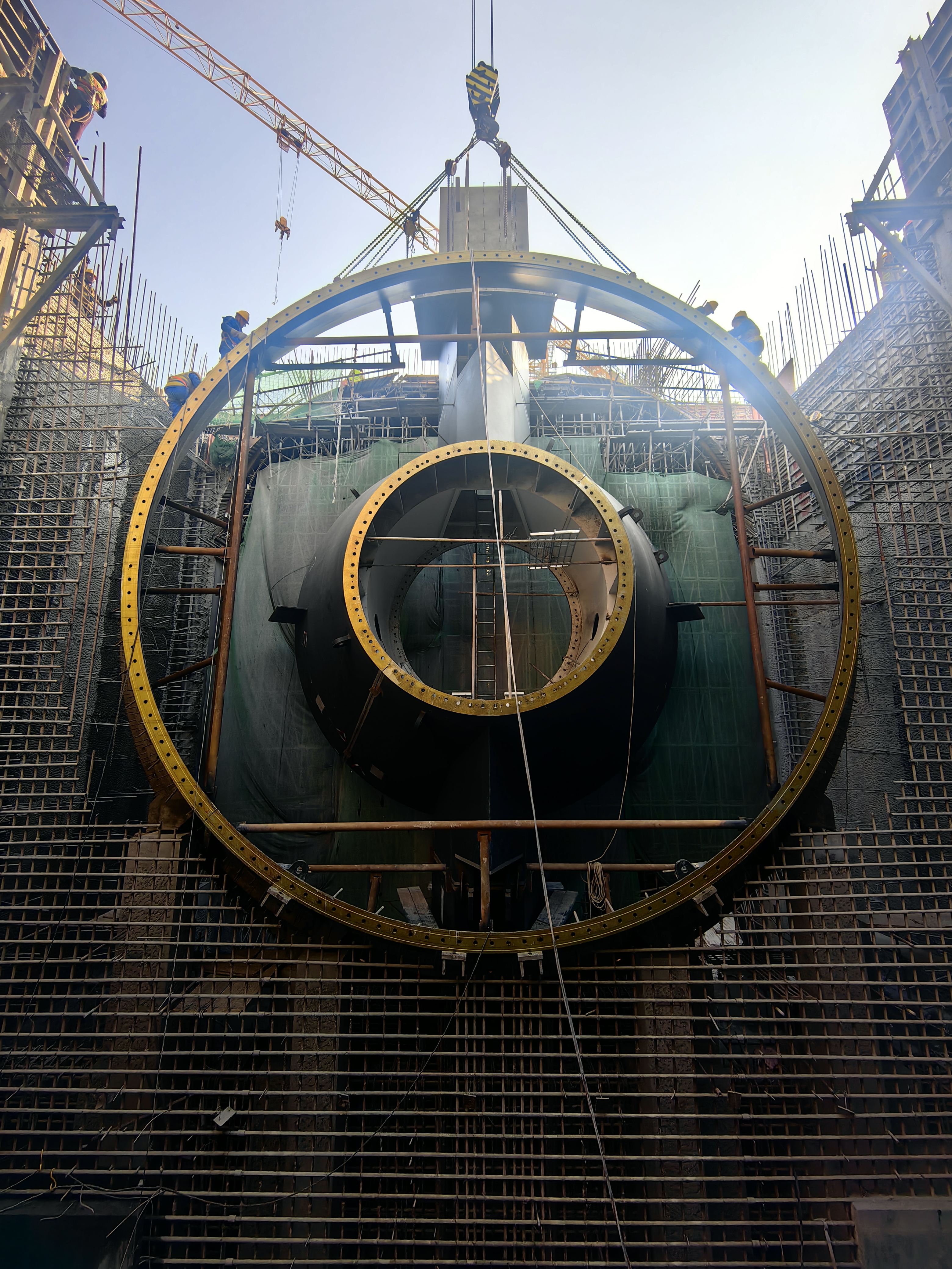 株洲航電（空洲水電站）擴機工程項目機組管型座順利完成吊裝